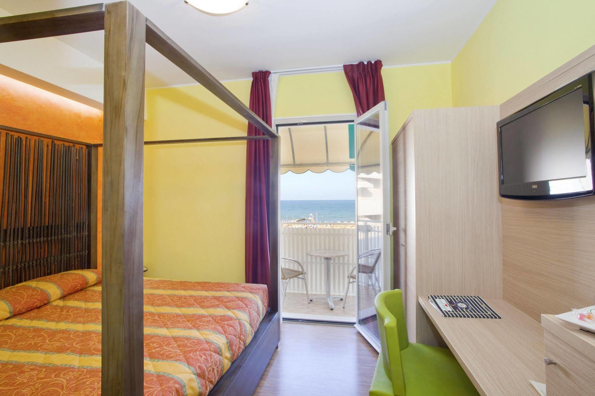 Hotel Marzia Holiday Queen Caorle Exterior foto